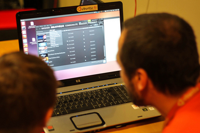 Ubuntu France users at a release party.