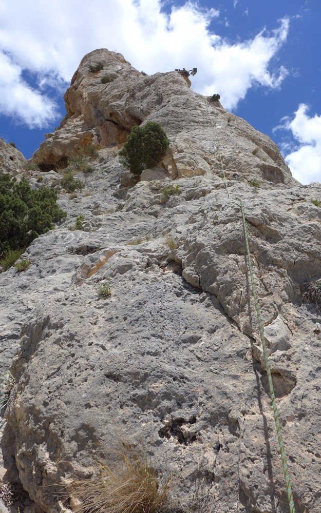 Rope going up the the rock pillar Jhony goes up